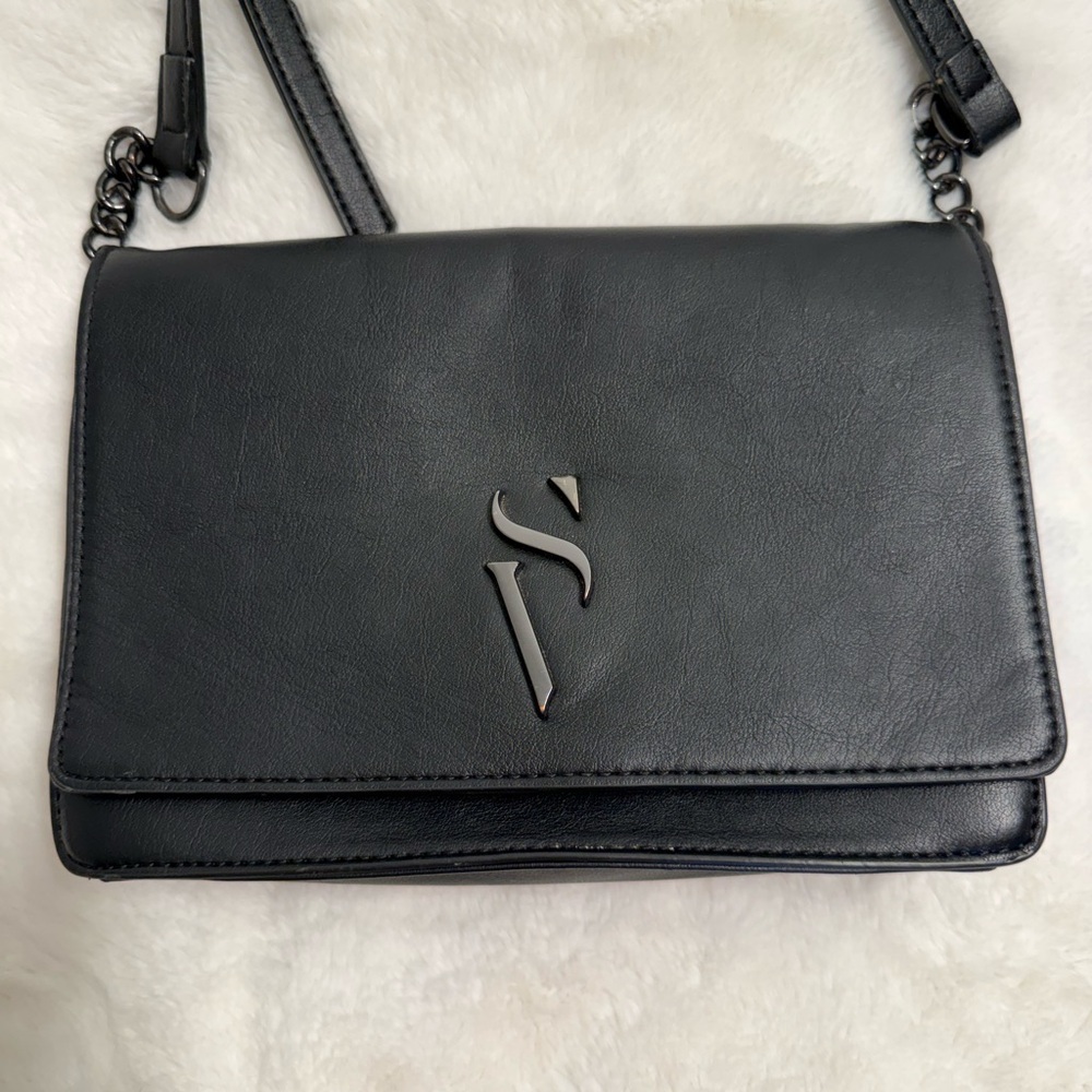 Simply Vera Vera Wang Black Crossbody Bag with Logo Accent, Magnetic Closure